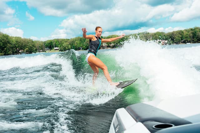 Wakesurf & Water Sports – Guatapé